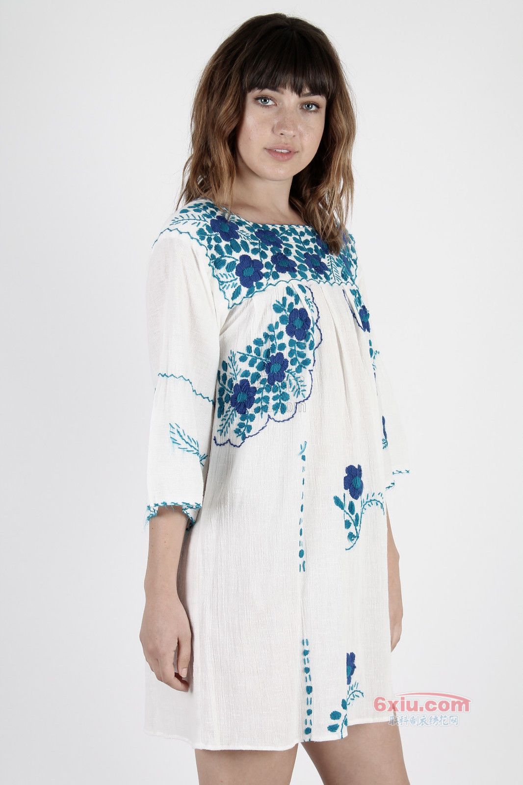 衣领前胸花朵裙