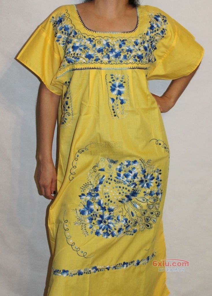 衣领前胸花朵裙