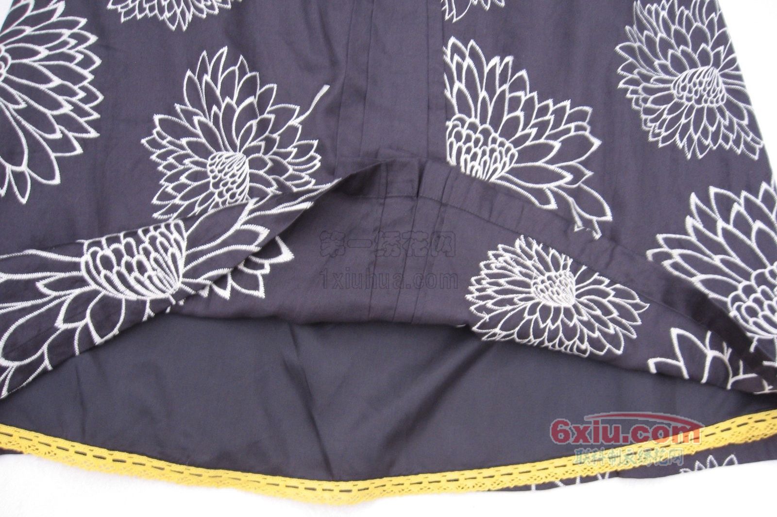 线条简单大花裙摆