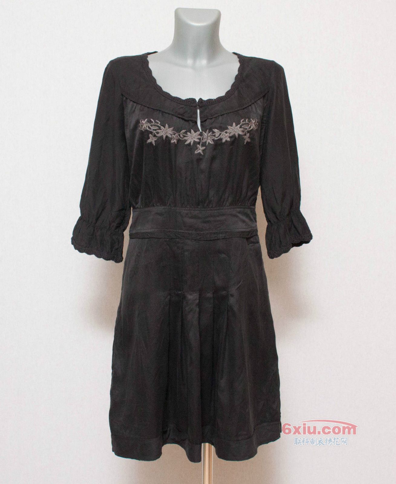 前胸一字形花条