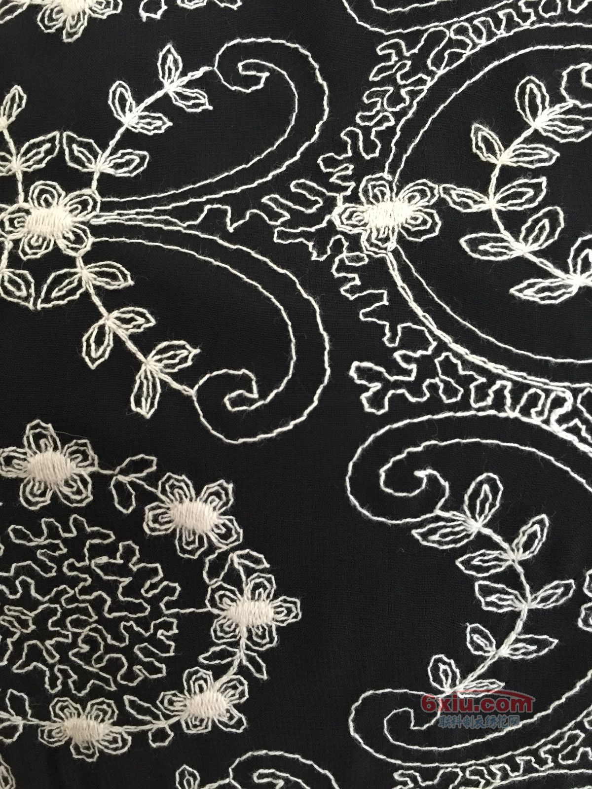 满幅绳绣曲线抽象连衣裙