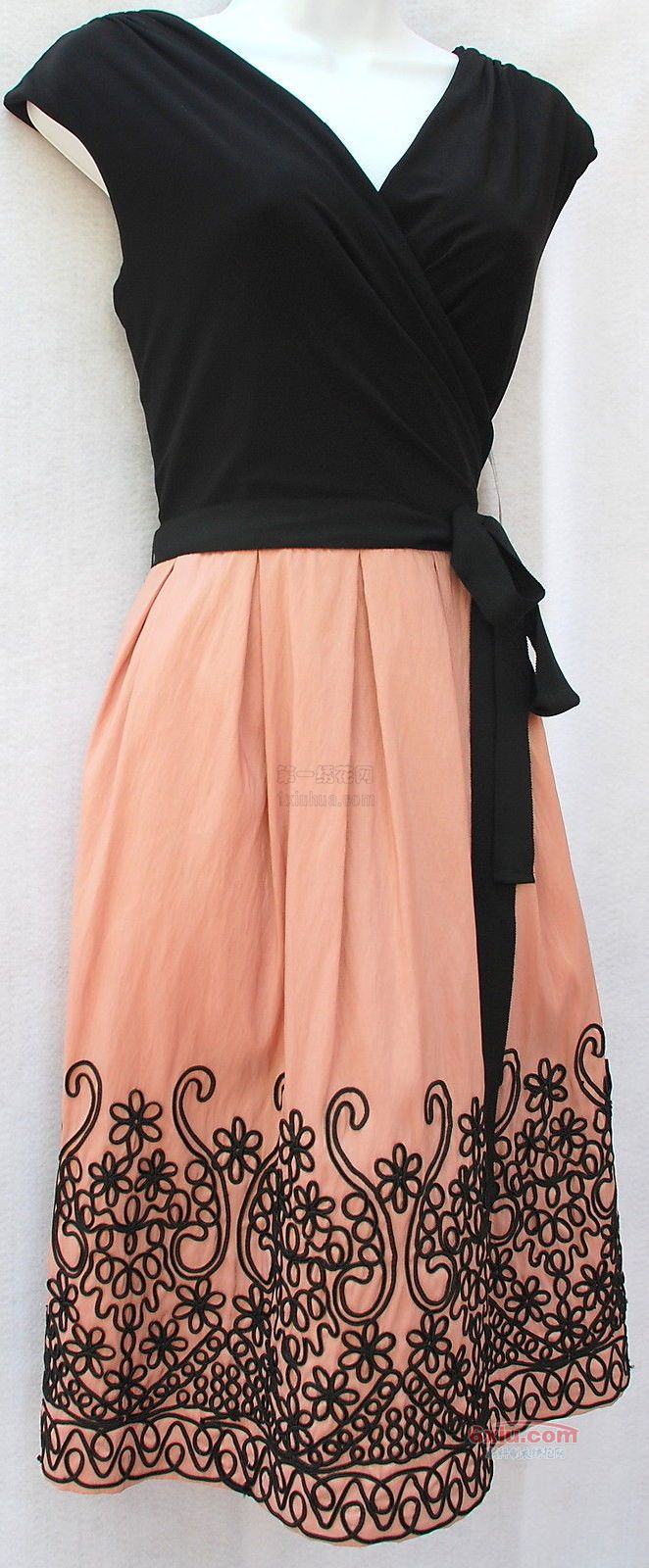 抽象绳绣复杂裙摆