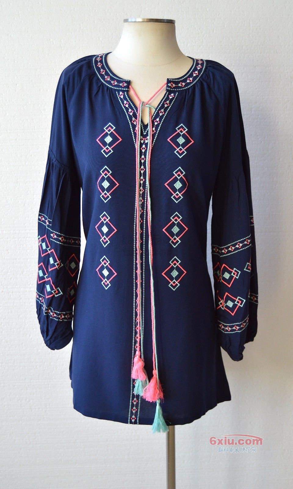 竖条几何对称手袖