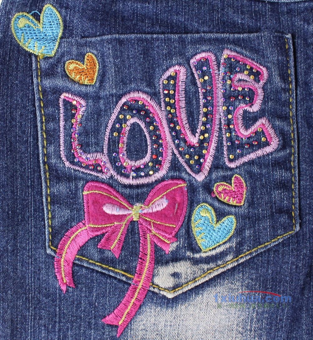 裤袋字母刺绣peace love