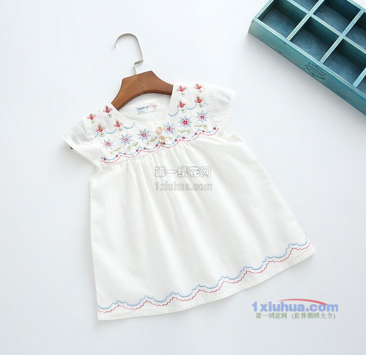 前胸对称刺绣花衣