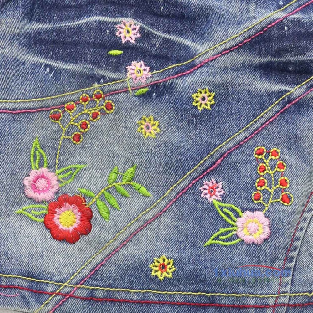 牛仔短裙绣花