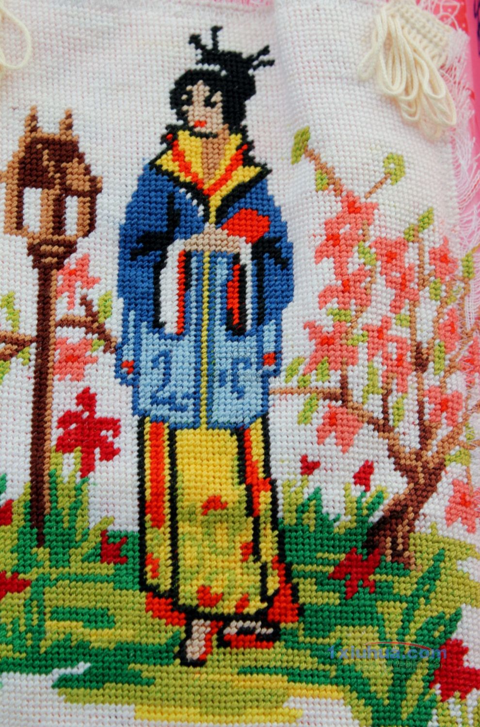 日本美女绣花裙